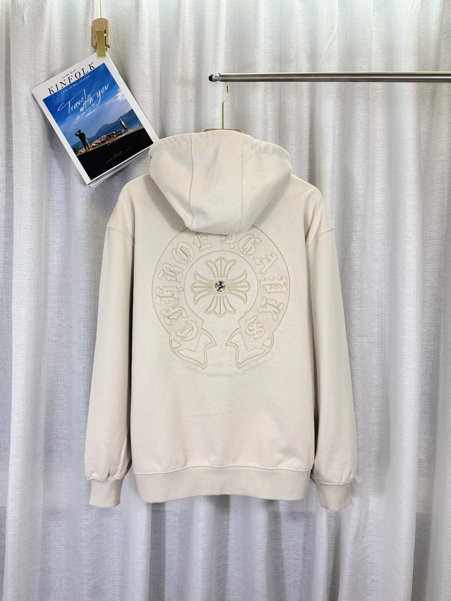 P350 top version, real shot without P, ​​different from market currency) 𝗖𝗵𝗿𝗼𝗺𝗲 𝗛𝗲𝗮𝗿𝘁𝘀/Cro Heart 2025 Washed Burnt Patches Embroidered Autumn and Winter New Original Counter American Laser Burnt 3D Couple Casual Cardigan Sweatshirt 👑The highest version! Customized fabric 480g tripe terry fabric! American acid-washed and distressed original fabric, laser burning + patch embroidery, exquisite embroidery of letters! The best-selling model in the counter, very comfortable to wear. Accessories: original molded and authenticated collar label➕100% silk wash label. Genuine purchase-grade original hangtag➕matching hanging rope➕3D hanging beads➕original packaging bag. Craftsmanship: The original version has consistent wiring! The highest version of the armhole matching technique! Color: Beige Black Size: S M L XL Style No.: 25-320